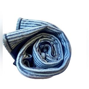 LuLuLemon yoga wrap scarf - blue and white stripe.